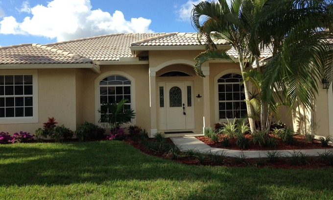 Equestrian Walk House | Sunny South Florida - Walk to WEF & Global Dressage - WiFi included