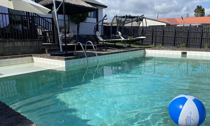 Welcome Bay House | Sunny Summery House with Large Pool
