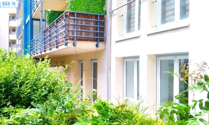 Neustadt Apartment | Sunny terrace apartment in the center with underground parking space and Netflix.