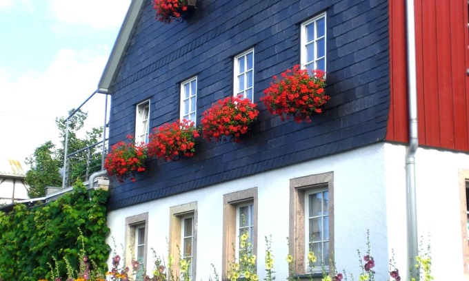 Gornau Apartment | Sunny vacation apartment with excellent connections to the cultural capital of Chemnitz