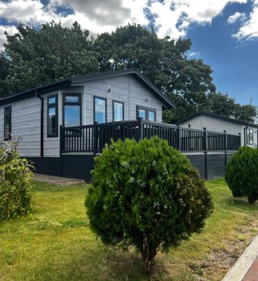 Ellerker Ski Chalet | Sunnydene Country Park