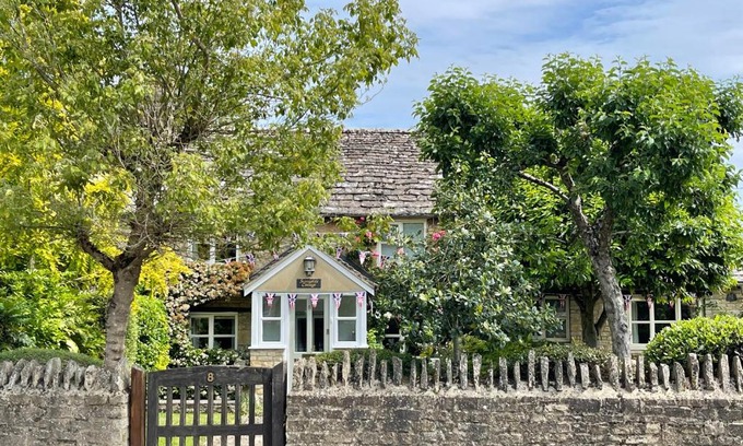 Bampton House | Sunnyside Cottage