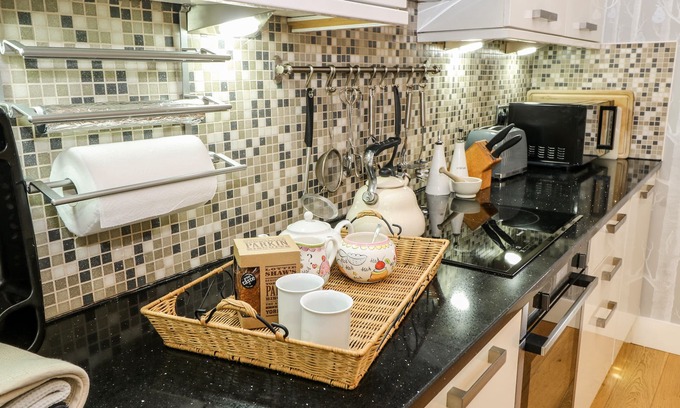 Holmfirth Cottage | SUNNYSIDE VILLA, pet friendly, with open fire in Holmfirth