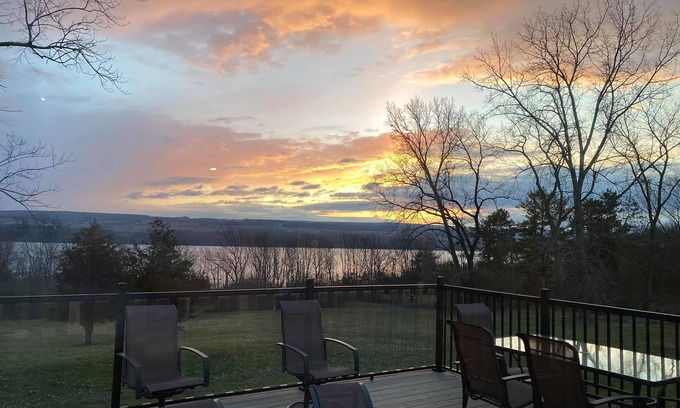 Valois House | Sunrise at the Sawmill - Couples Retreat!