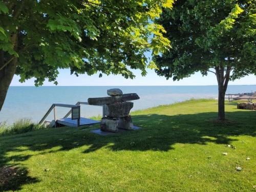 Romney House | SUNRISE BAY with panoramic view of Lake Erie