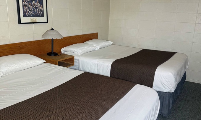 Consort Hotel | SUNRISE MOTEL
