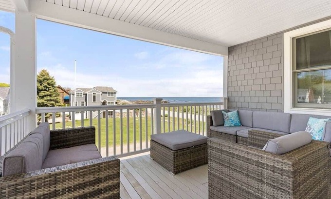 Rye Apartment | Sunrise Sanctuary | Walk to Wallis | Ocean Views