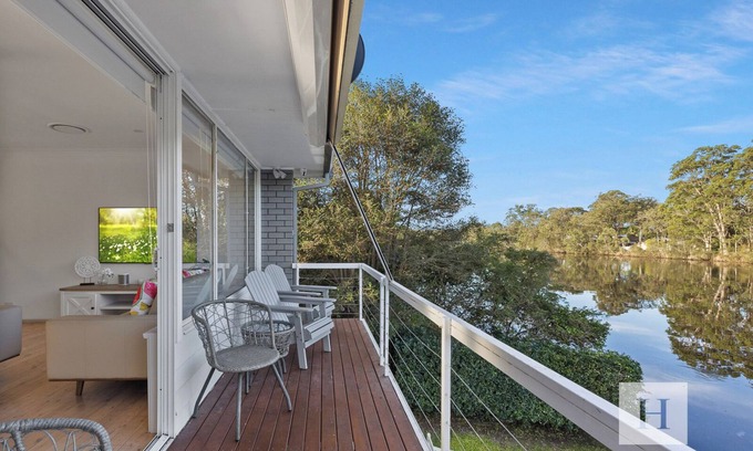 Wyong House | Sunrise Wyong River - Riverfront, Tennis court & Kayak's