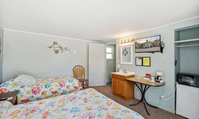 Hudson Hotel | Sunset Acres Motel - Number 3