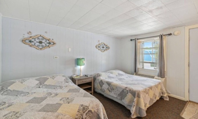 Hudson Hotel | Sunset Acres Motel - Room 4