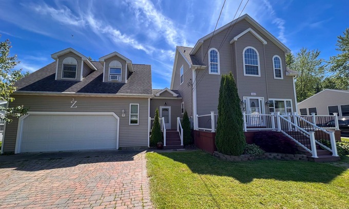 Irving House | Sunset Bay Luxe Family Fun House - Buffalo Region - Pool and Billiards Table