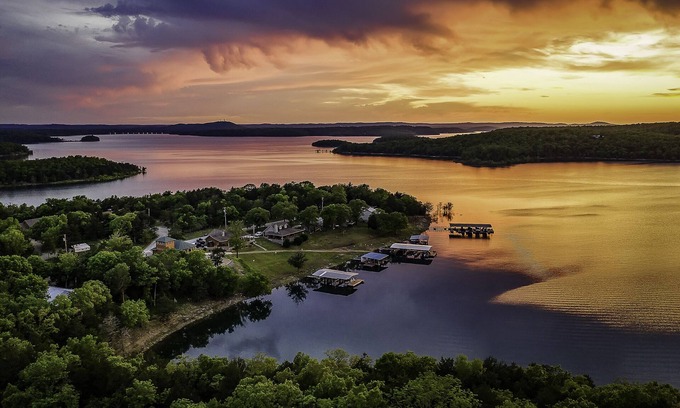 Lakeview House | Sunset Bay on Bull Shoals Lake- Howard Creek area!