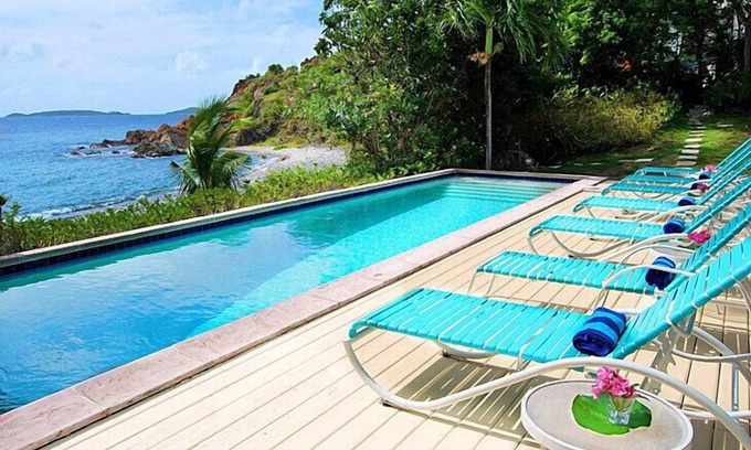 Hart Bay Villa | Sunset Beach: Beachfront Villa! Pool! Hot Tub!