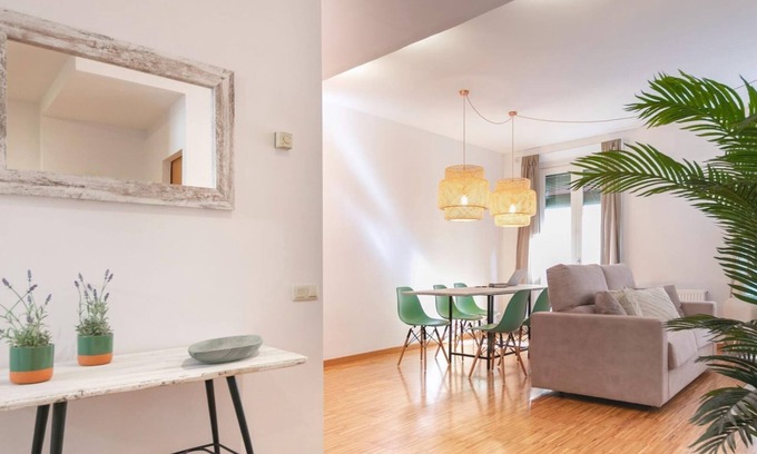 Barri Vell Apartment | Sunset - Holiday Apartment Rental in Girona | Bravissimo