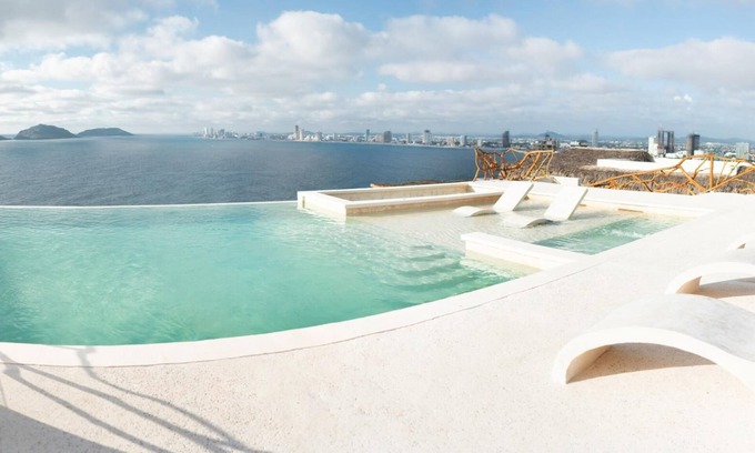 Balcones de Loma Linda Condo | Sunset Mazatlán Rooftop Pool & Breathtaking View