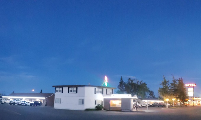 Fort Macleod Hotel | Sunset Motel