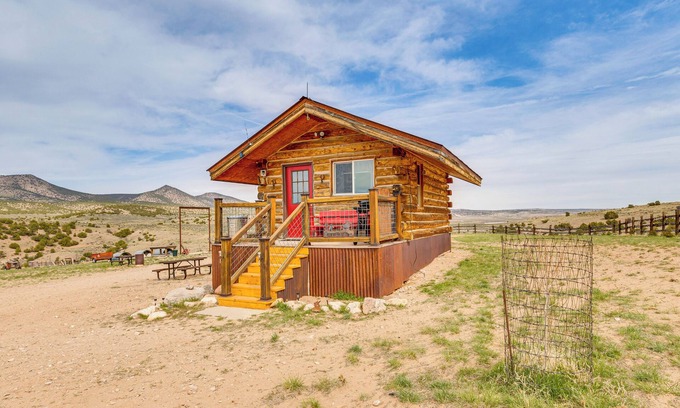 Maybell Cabin | Sunset & Mtn Views: Rustic Colorado Retreat!