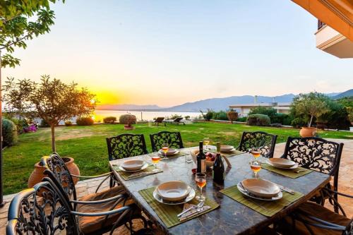 Mikri Mantineia Villa | Sunset Paradise - Verga's Utimate Seaview Getaway