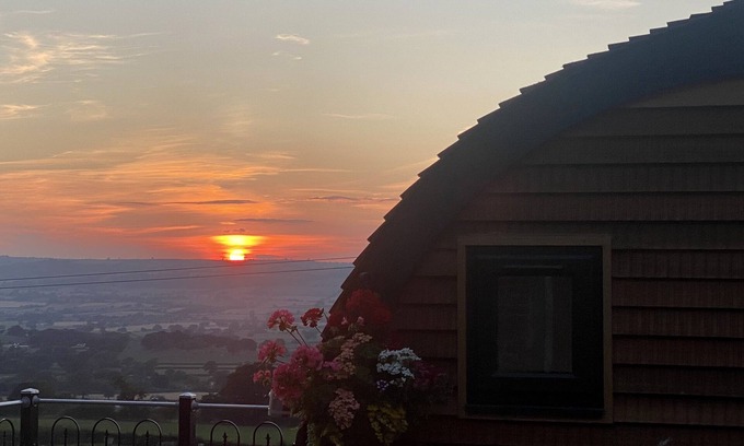Snailbeach Cottage | SUNSET POD, pet friendly, character holiday cottage in Shrewsbury