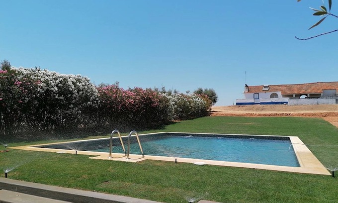 Sousel House | Sunset Red Villa, Wifi, Terrace, Swimming pool