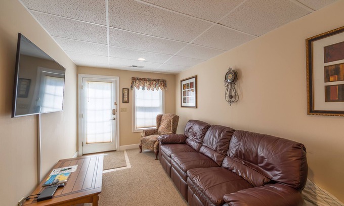 Etowah Apartment | Sunset Ridge-2 Bedroom Apartment with Private Entrance