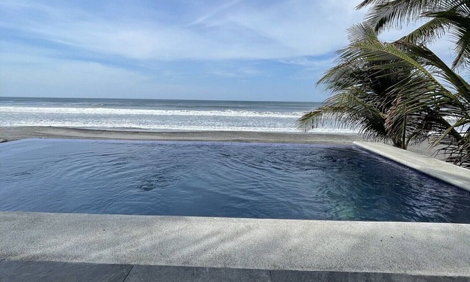 Costa Del Sol House | Sunset Rock Costa del Sol modern beach house