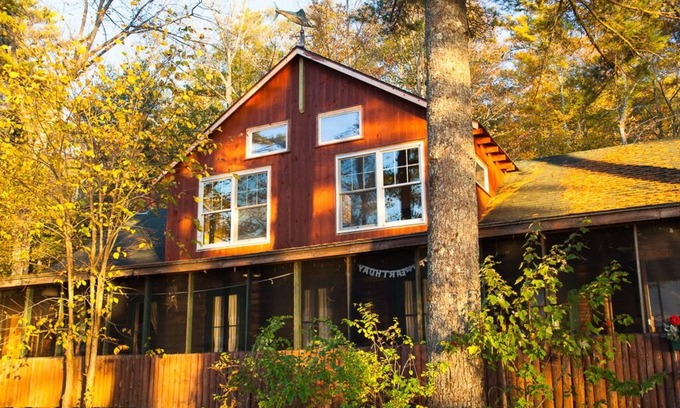 Jefferson Cabin | SunsetLodge Rustic Lakeside Cabins & Lodge with Sunset Views for Reunions/Groups