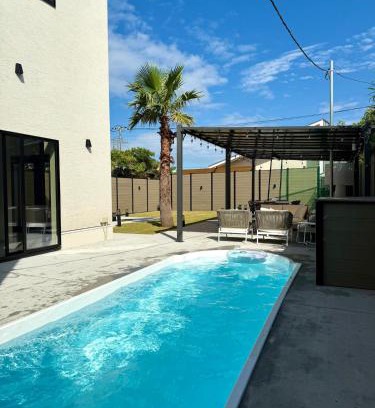 Katakai Villa | Sunshine Pool Villa 2 New Luxury Resort Villa Fully Enclosed Natural Lawn Golf Sauna