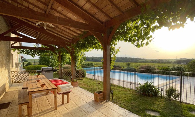 Les Leves-et-Thoumeyragues Villa | Superb family property, Château L'Indécise, swimming pool and large garden