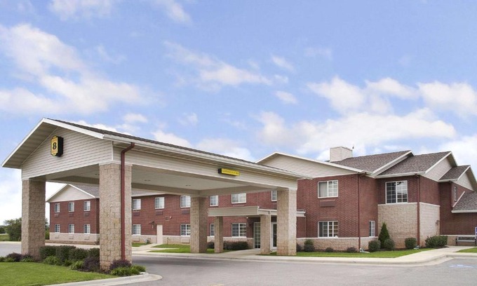 Ava Hotel | Super 8 by Wyndham Ava