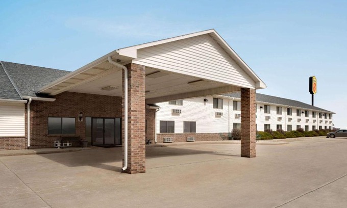 Bethany Hotel | Super 8 by Wyndham Bethany MO