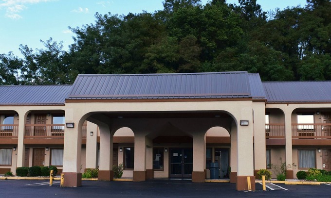 Fort Chiswell Hotel | Super 8 by Wyndham Fort Chiswell/Wytheville Area