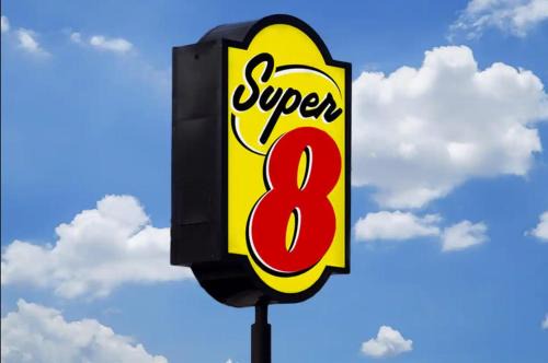 West Meadowbrook Hotel | Super 8 by Wyndham Fort Worth Entertainment District