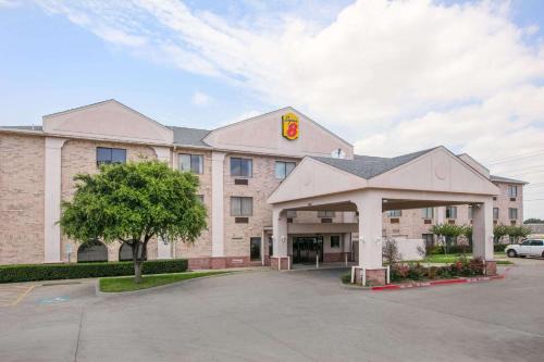 Garland Hotel | Super 8 by Wyndham Garland North Dallas Area