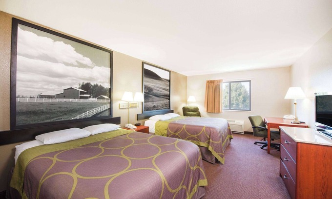 Iola Hotel | Super 8 by Wyndham Iola KS