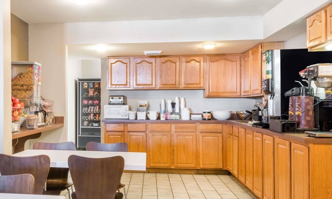 Jasper Hotel | Super 8 by Wyndham Jasper