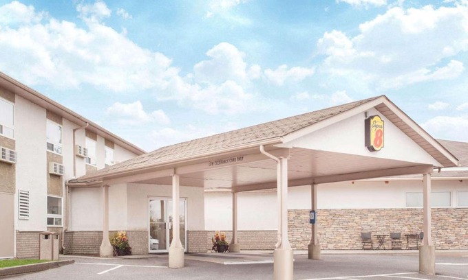 Kenora Hotel | Super 8 by Wyndham Kenora