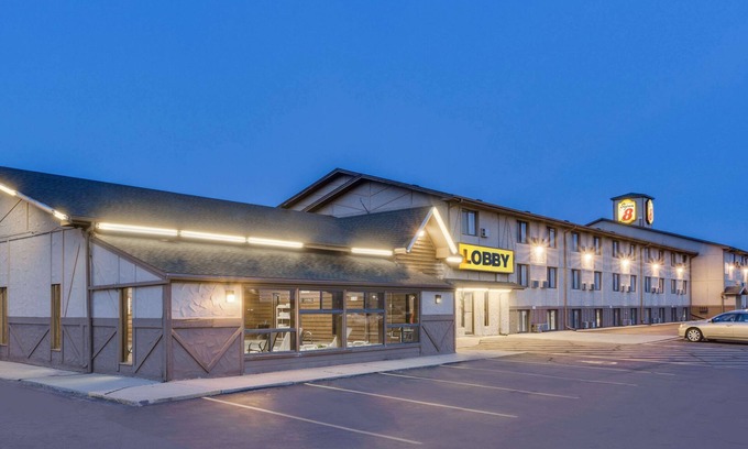 Mitchell Hotel | Super 8 by Wyndham Mitchell