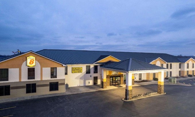 Shepherdsville Hotel | Super 8 by Wyndham Shepherdsville - Louisville South I65