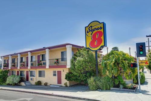 Beach Hill - Beach Flats Hotel | Super 8 by Wyndham Santa Cruz Beach Boardwalk