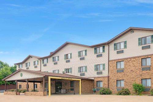 St. Clair Hotel | Super 8 by Wyndham St. Clair MO