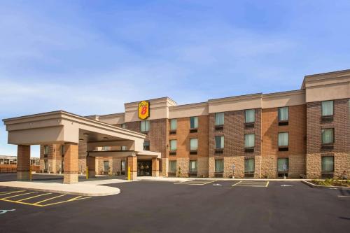 St. Louis Hotel | Super 8 by Wyndham St. Louis North