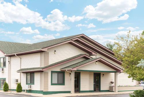 Twinsburg Hotel | Super 8 by Wyndham Twinsburg/Cleveland Area