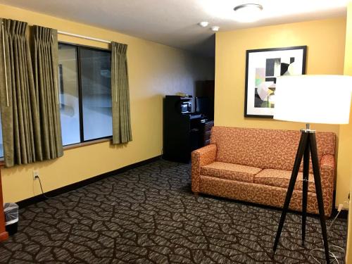 Buena Hotel | Super 8 by Wyndham Union Gap Yakima Area