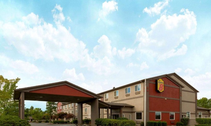 Woodburn Hotel | Super 8 by Wyndham Woodburn