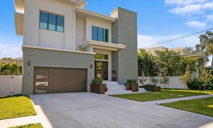Tampa House | SUPER BOWL STUNNER ON TAMPA'S CELEBRITY ROW!