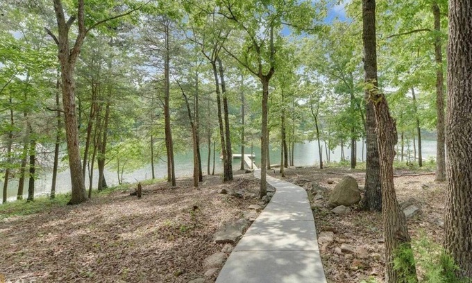 Reed Creek House | SUPER CUTE On the lake, Deep Water quiet cove; DOG FRIENDLY, easy walk to lake
