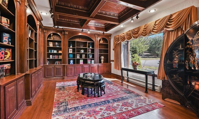 Wilkes-Barre House | Super Luxury Mansion & Green Retreat In Plains PA