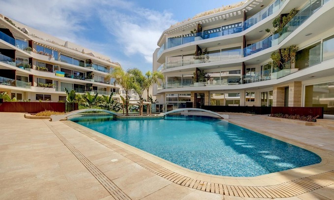 Tal-Ghoqod Apartment | Super Luxury Penthouse with Hot Tub and Pool