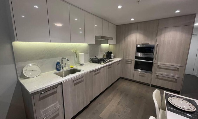 Richmond City Centre Apartment | Super new Near airport&sky train 2&2 center area
